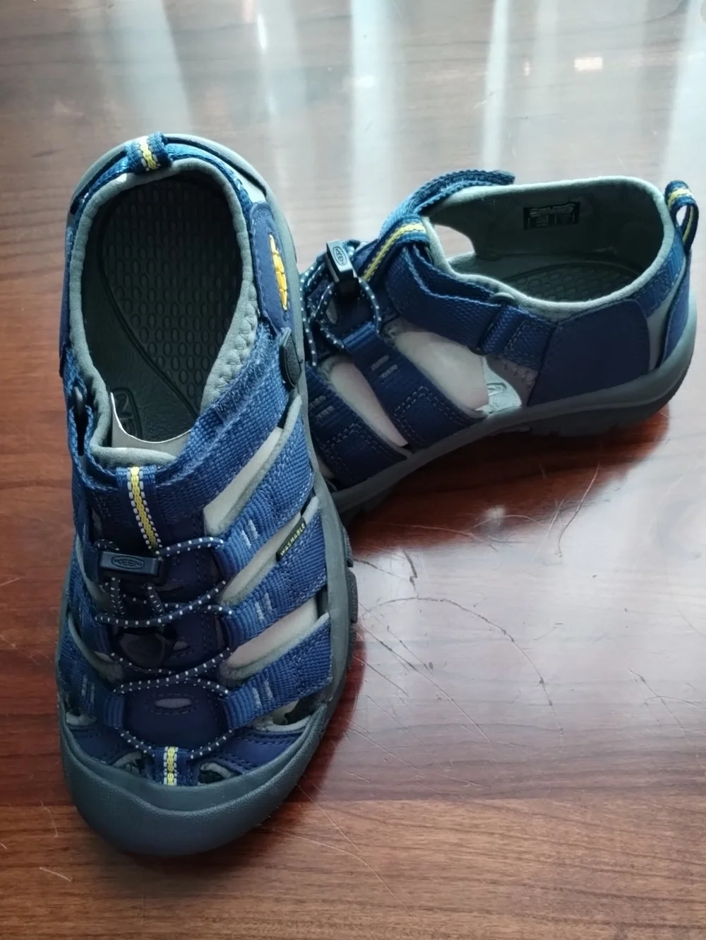 Keen size youth